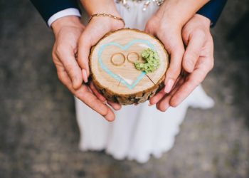Holzscheiben zur Deko: Unsere Übersicht für eure Hochzeit