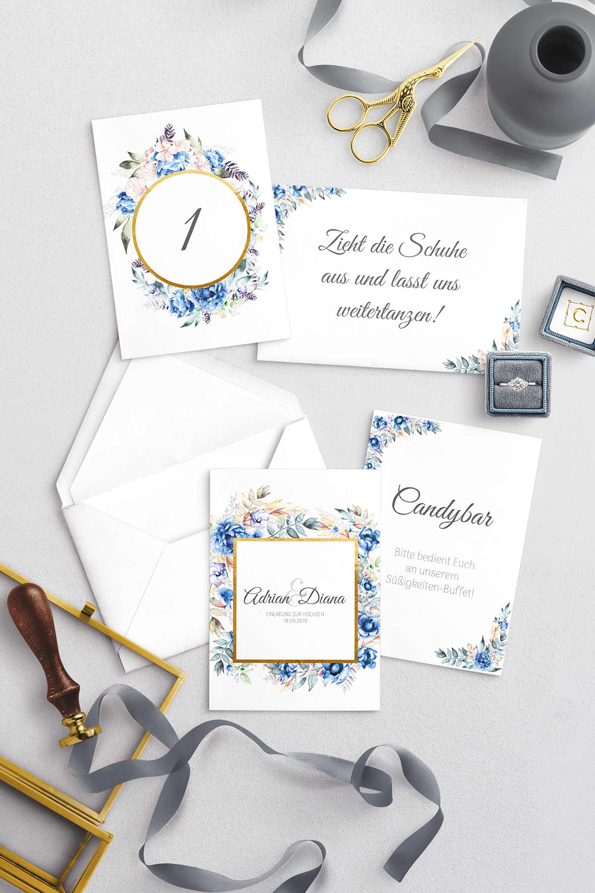 Papeterie-Serie Blue Floral: Einladungskarte und mehr in Royalblau