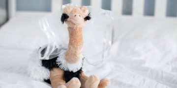 Wurfstrauß: Ein Plüsch Vogel Strauß zum "Brautstrauß" werfen