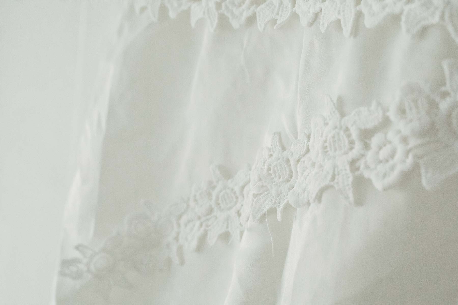 Detailaufnahme von einem Brautkleid bestellt über die Wish App