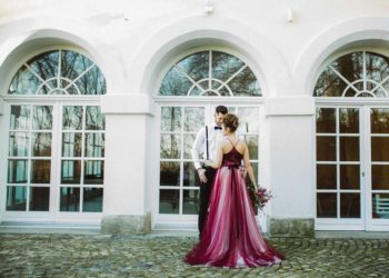 Glamhochzeit in Bordeaux und Schwarz