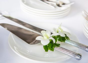 Tortenmesser zum Anschneiden der Hochzeitstorte