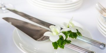 Tortenmesser zum Anschneiden der Hochzeitstorte