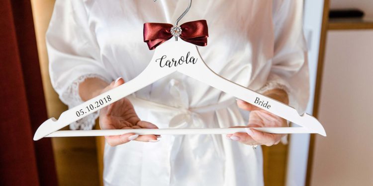 Personalisierte Kleiderbügel für Braut, Trauzeugin & allen anderen