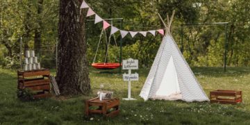 Kinder bei der Hochzeitsfeier: Outdoor Spielplatz zur Beschäftigung