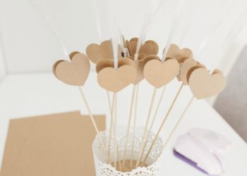 DIY Leuchtwedel für die Hochzeit: Unsere Bastelanleitung