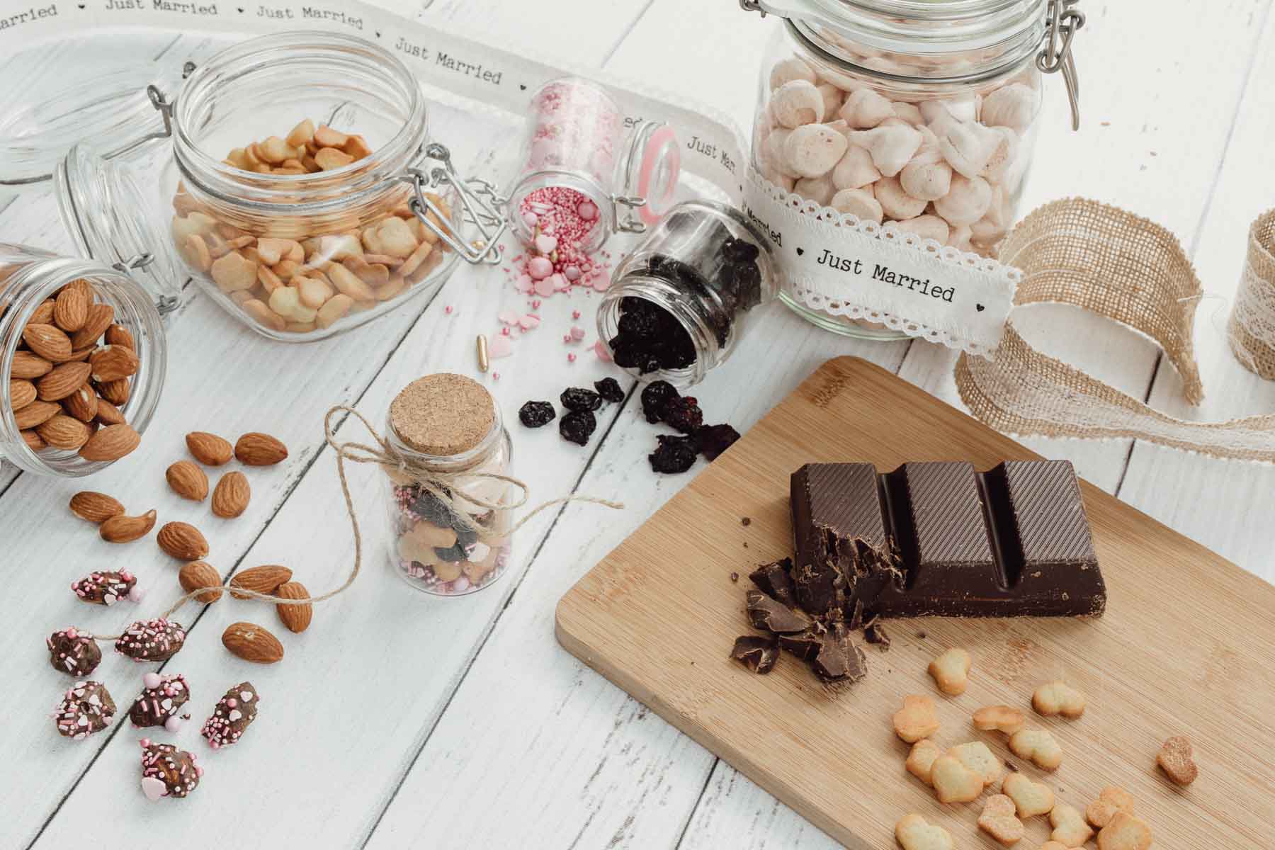 Snack für die Gäste bei der Hochzeit zusammenstellen