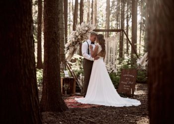 Romantische Waldhochzeit im Boho-Look inmitten der Natur