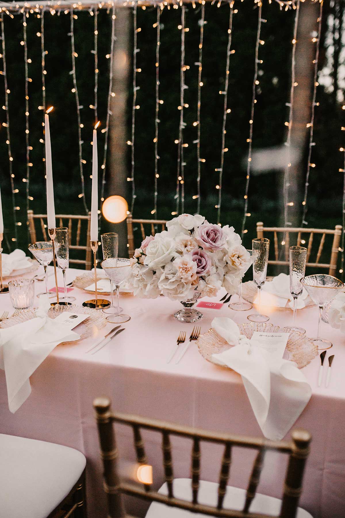 Klassisch romantisch Tisch Dekoration bei der Hochzeit
