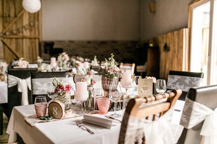 Tischdekoration bei der Vintage-Hochzeit