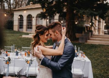 Frühlingshochzeit in Taubenblau