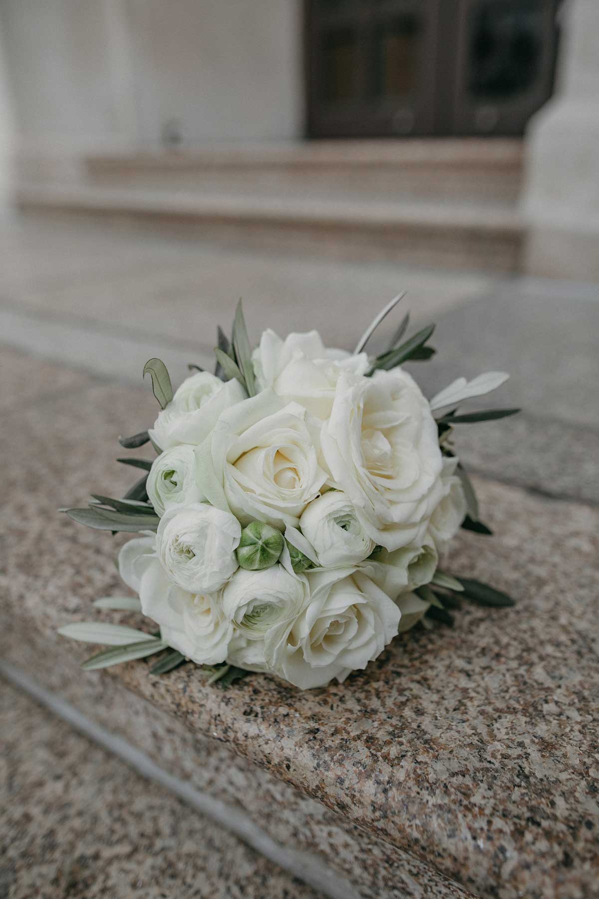 Brautstrauß mit weißen Blumen