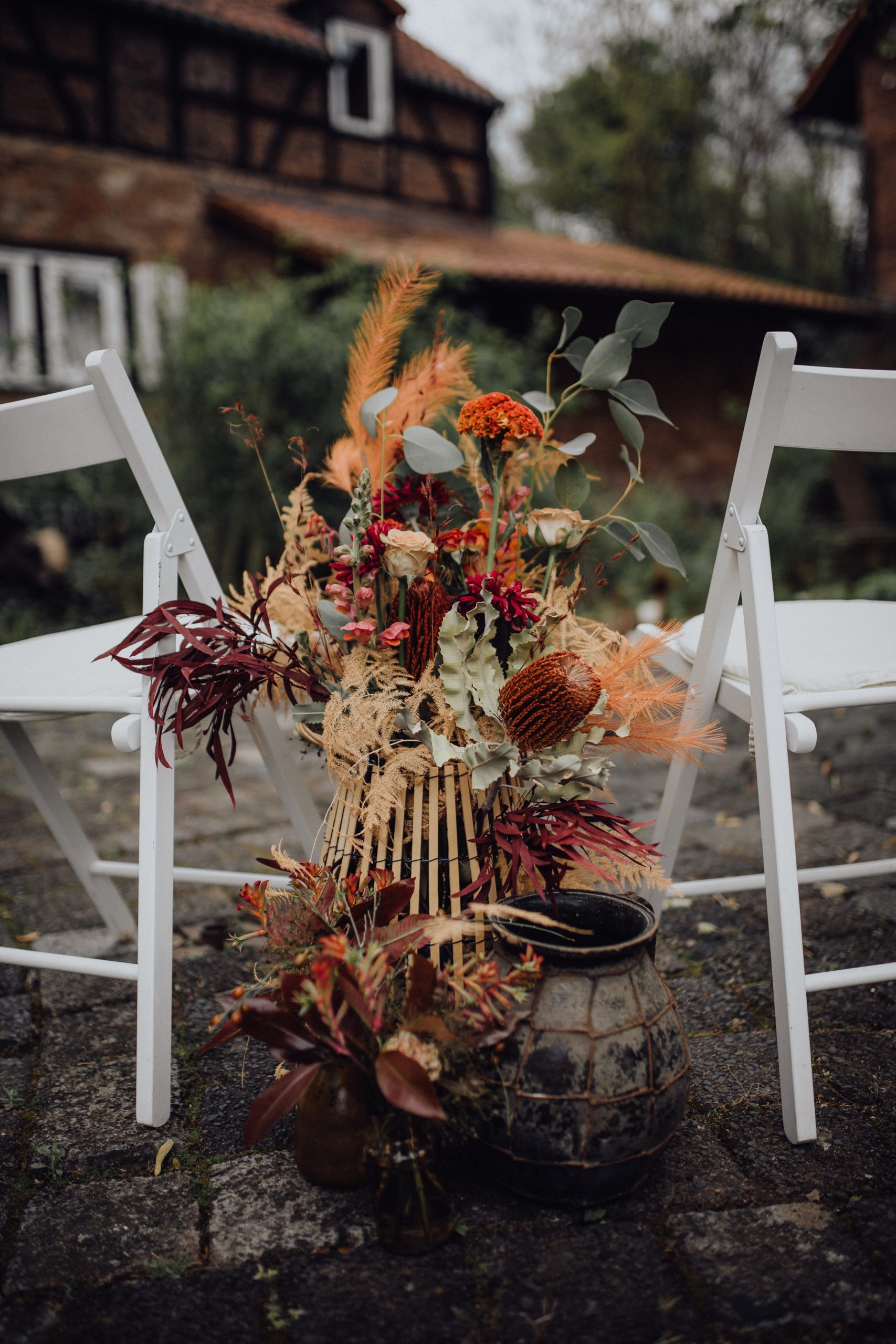 Dekoration bei der Hochzeit in warmen Herbsttönen