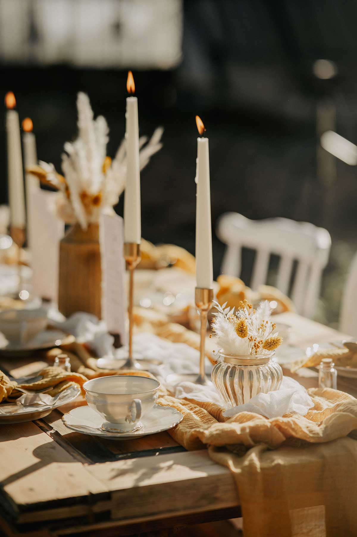 Kerzen auf dem Tisch bei der Hochzeit