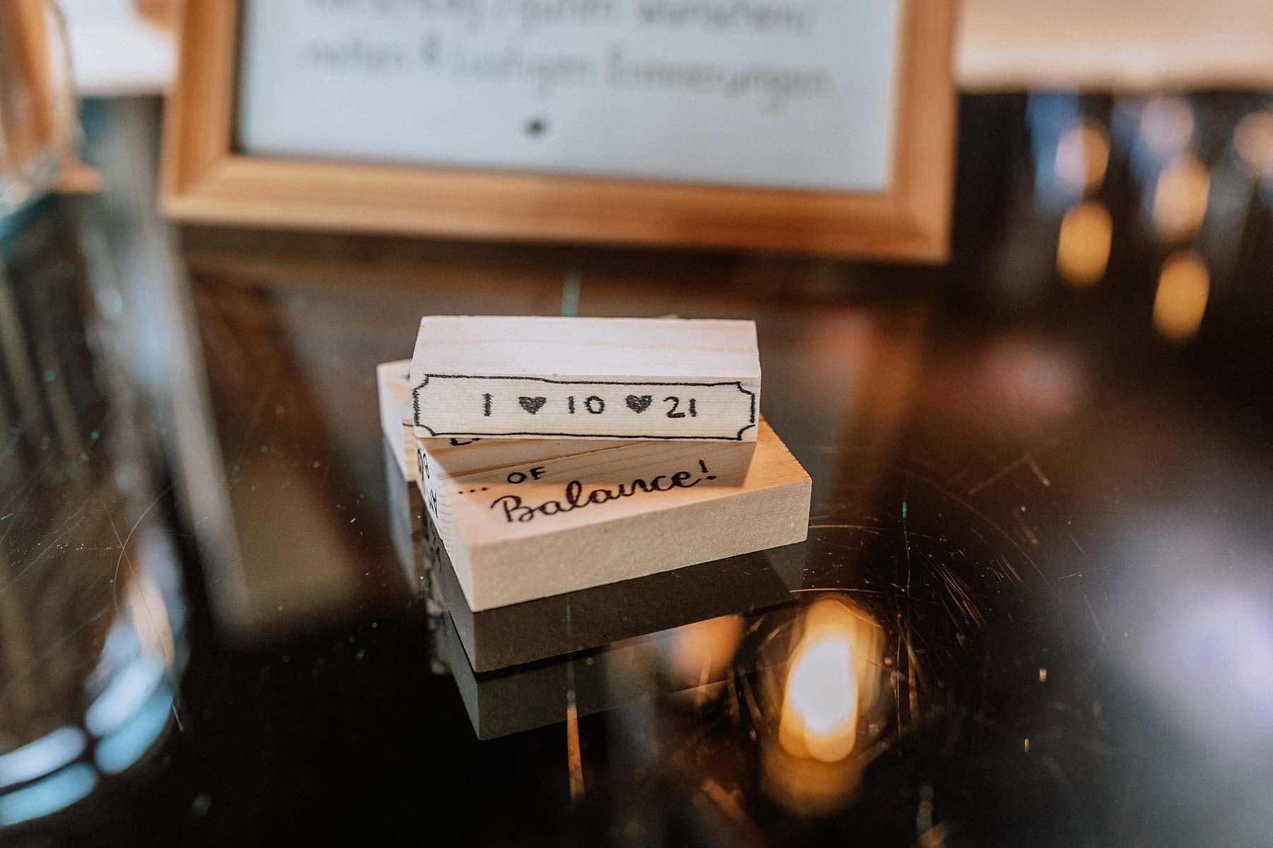 Holz Wackelturm Stapelspiel als Gästebuch bei der Hochzeit