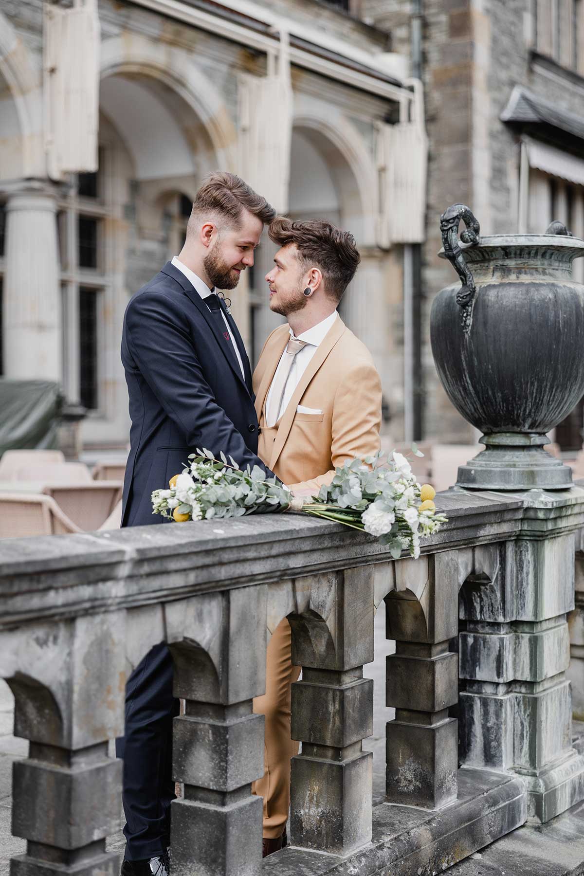 Fotoshooting mit dem Hochzeitspaar am Schlosshotel Kronberg