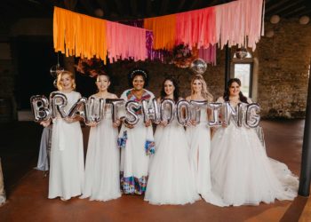 Festival Hochzeit: Knallige Farben, Glitzer und Discovibes