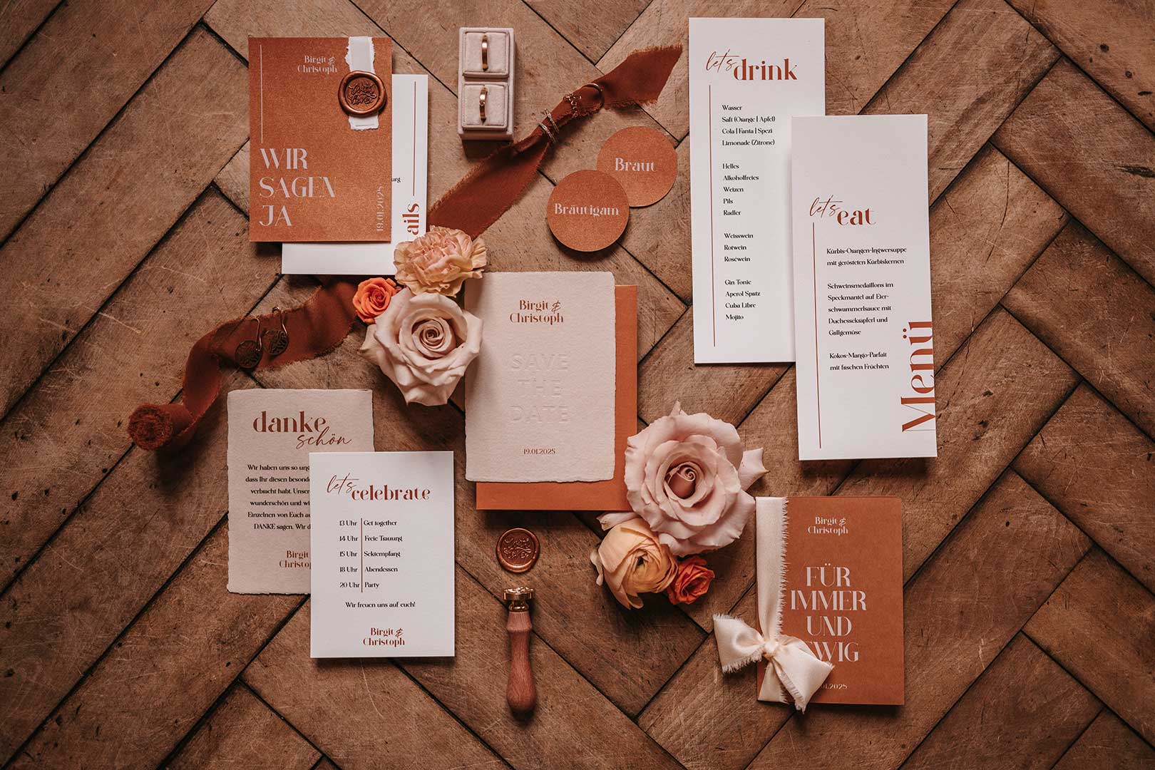 Kupferfarbene Papeterie für die Hochzeit
