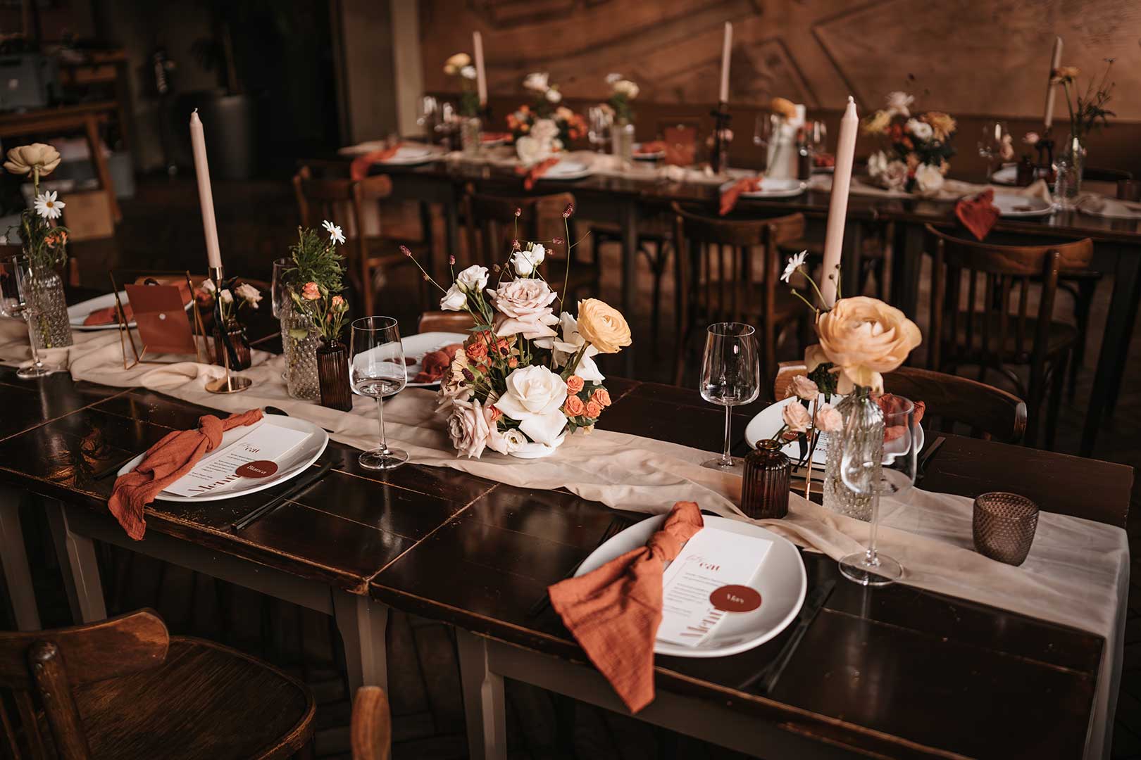Gedeckter Tisch bei der Kupfer Hochzeit
