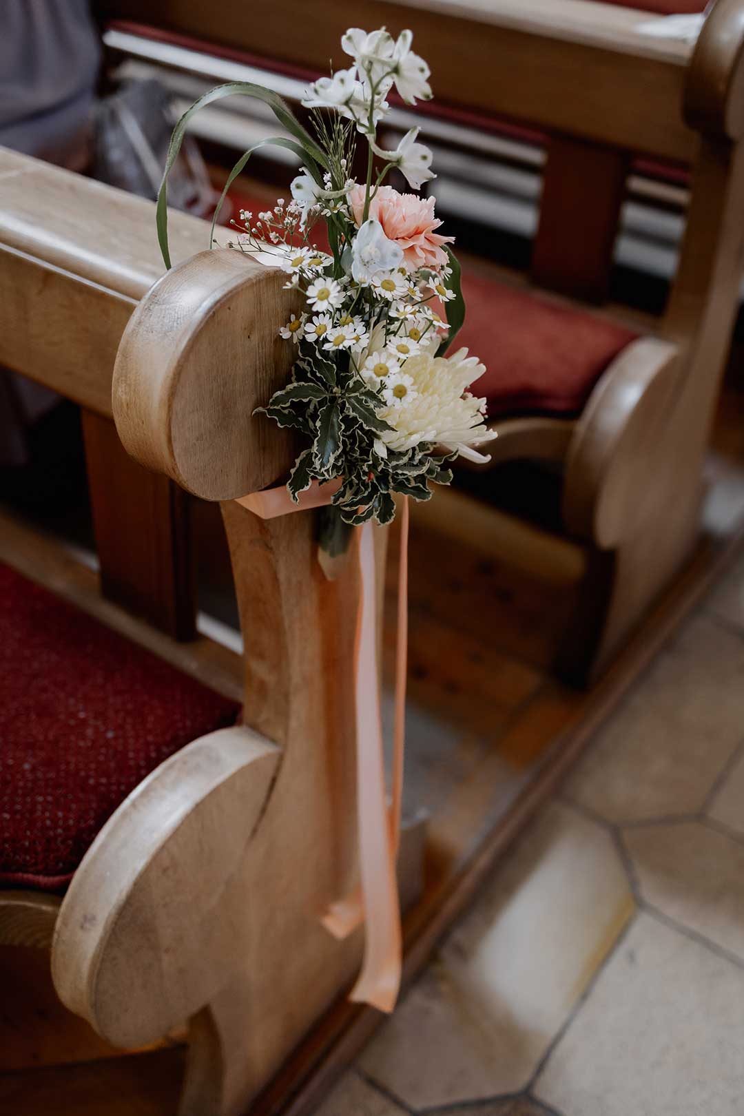 Dekoration der Kirchenbank