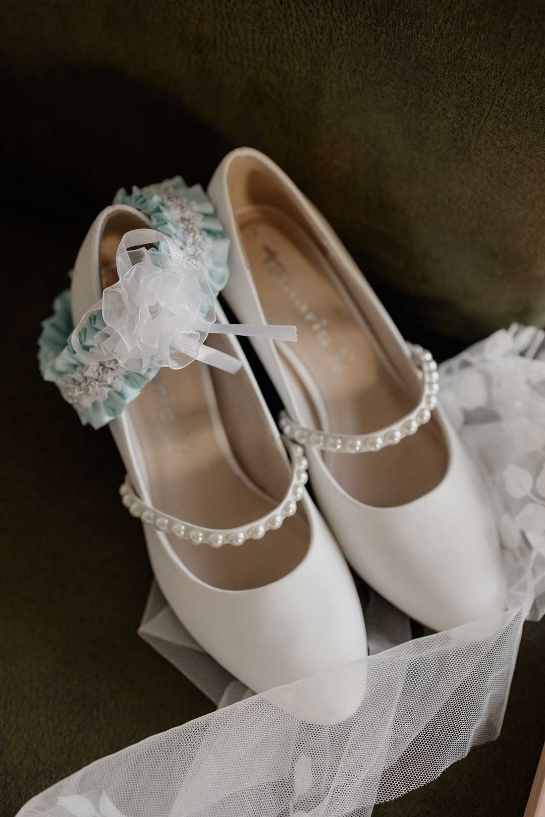 Brautschuhe und Strumpfband