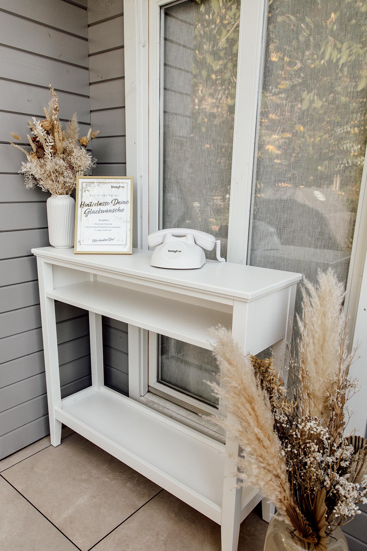 Audio-Gästebuch boxyfon auf einem Tisch